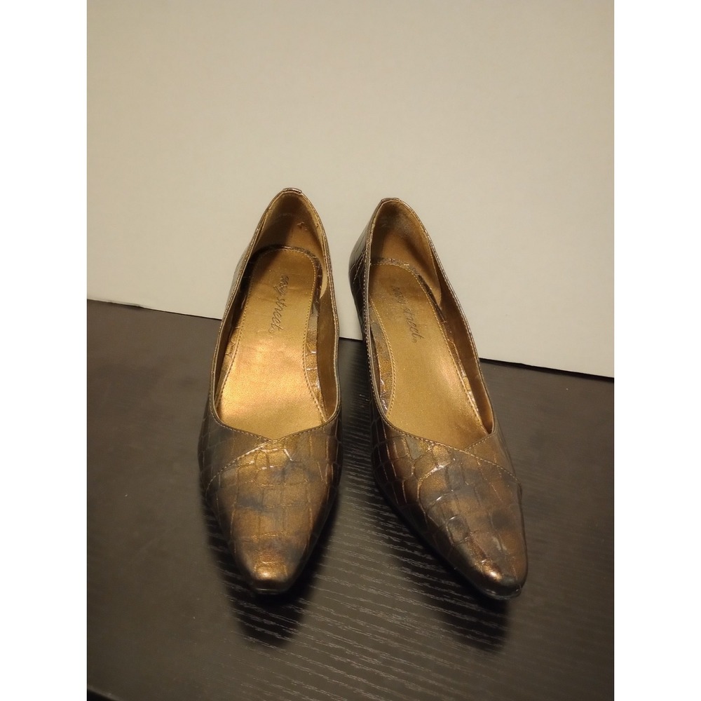 Easy Street Woman's Size 8M‎ Bronze Brown Iridescent Embossed Heels